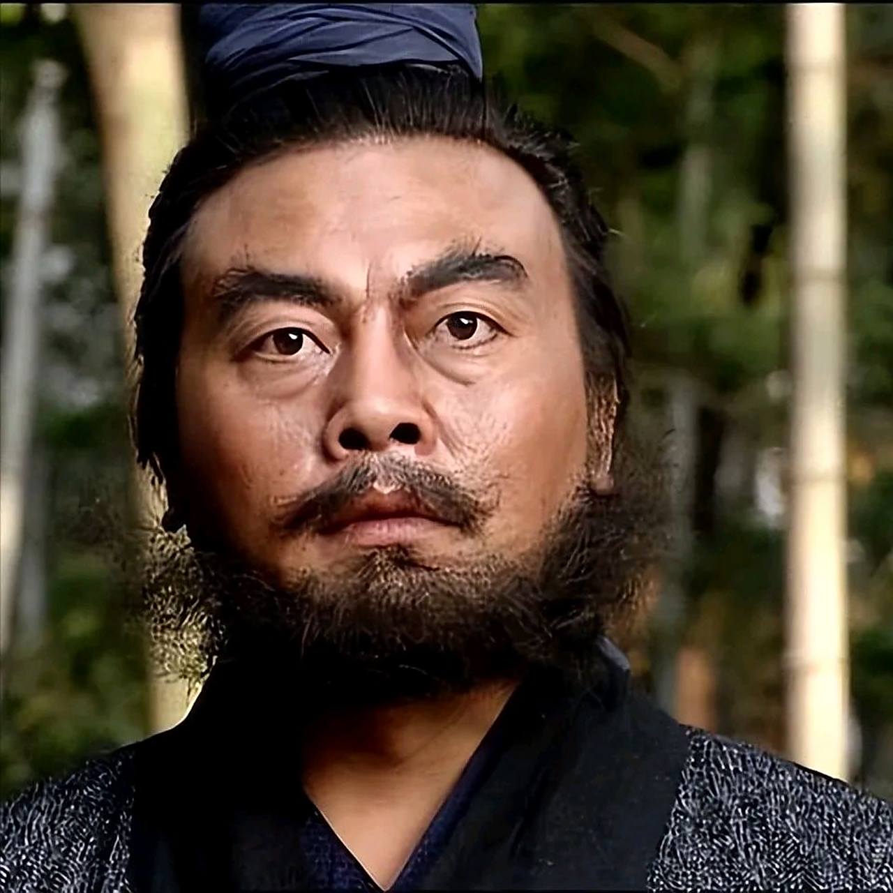 演员,李靖飞,在老三国里扮演张飞,一到剧组大家就惊呆了,这豹头环眼