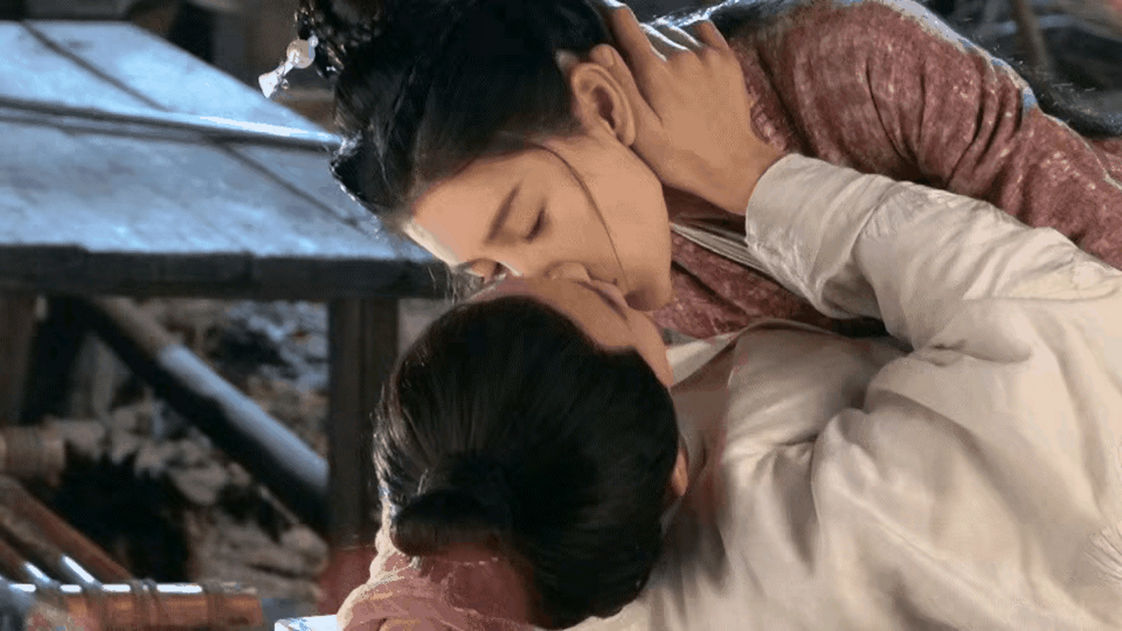 秦岚和王阳的吻戏都够带劲了,这下又来了杨颖马天宇,两人吻到难舍难分