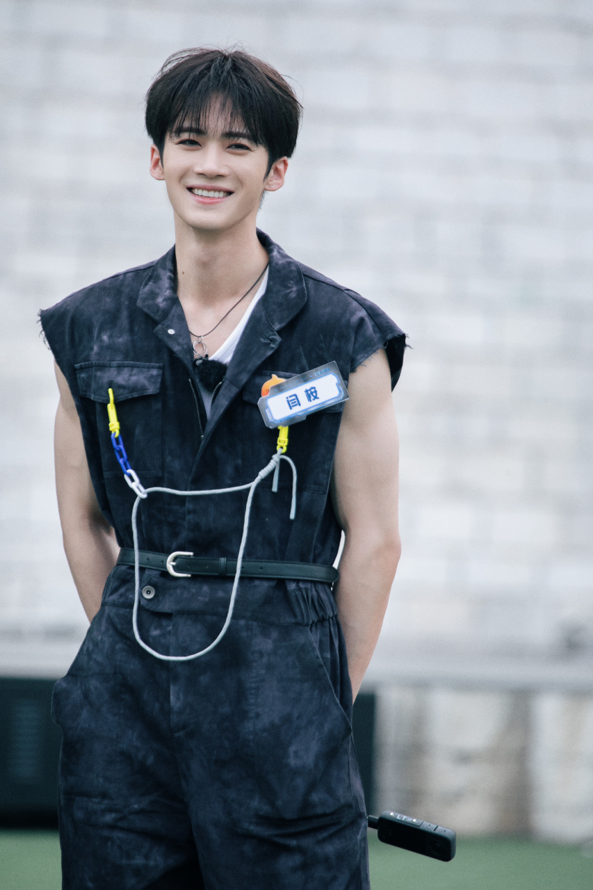 可爱的闫桉,快乐的闫桉,帅气的闫桉!#明星娱乐资讯