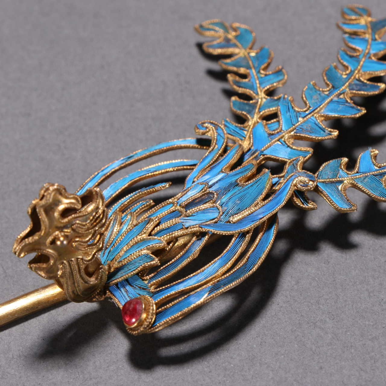 清代 银鎏金点翠凤纹发簪一对. 规格:长12.7㎝宽5㎝总重35g