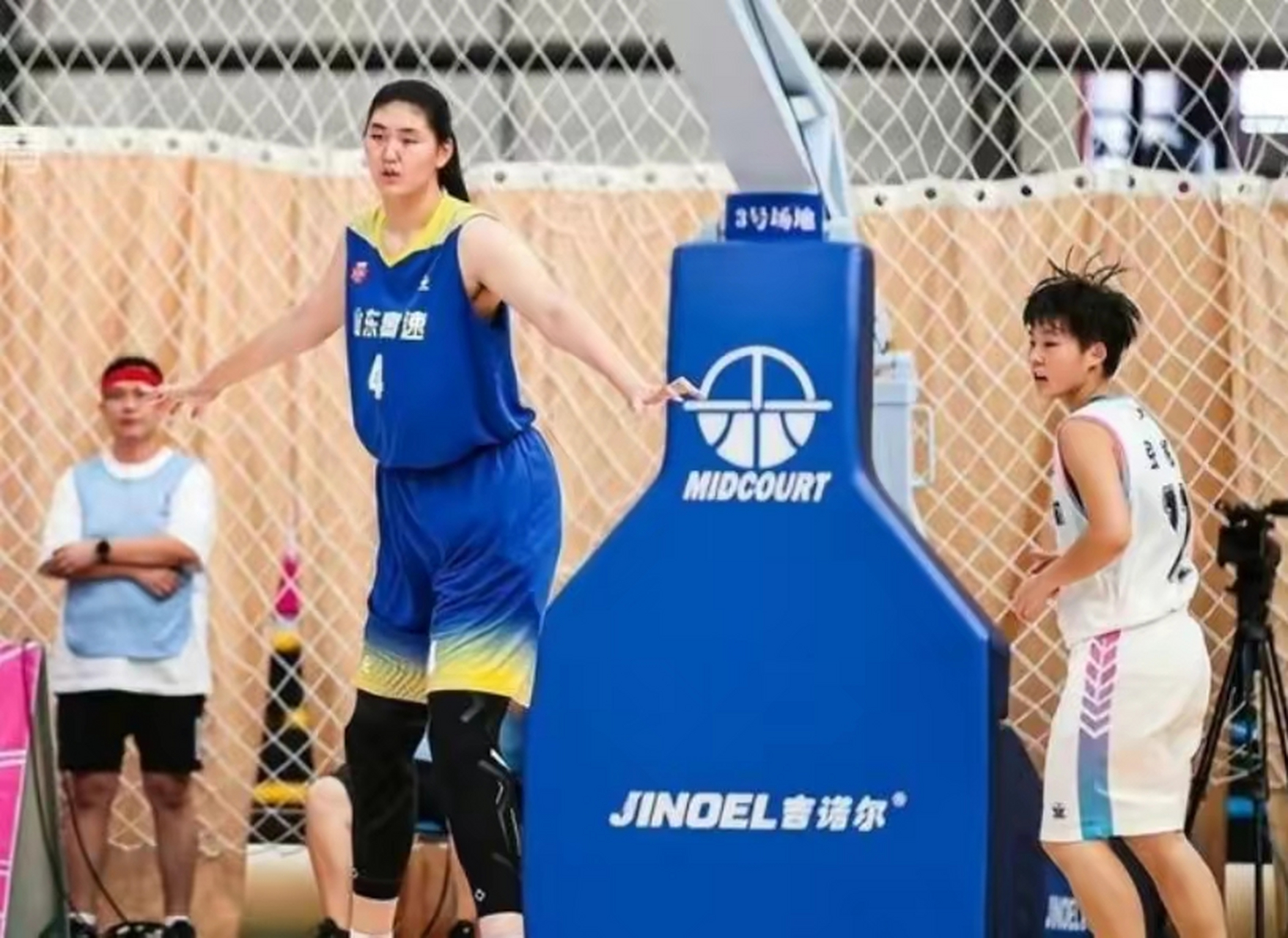 众所周知,自从出道以来,2米27的张子宇便一直深受中国球迷的关注.