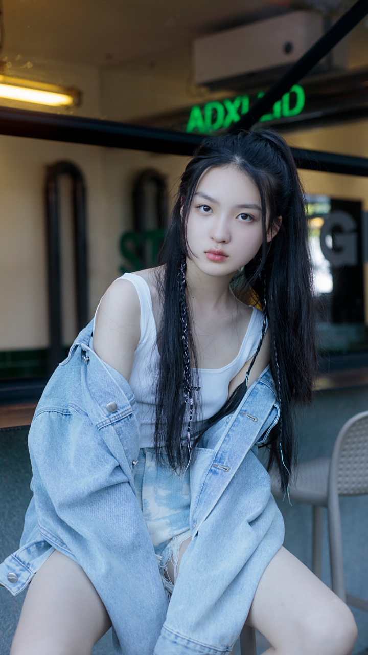 极品长腿牛仔热裤马尾美少女～刘亦然