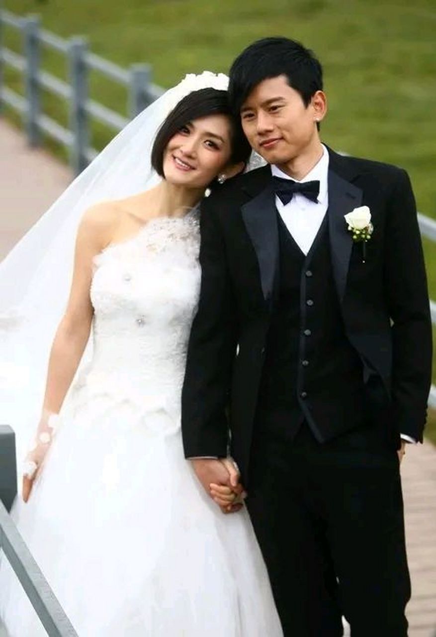 2011年,张杰跟谢娜准备结婚,张杰跟谢娜提出要拿8000万,在上海汤臣