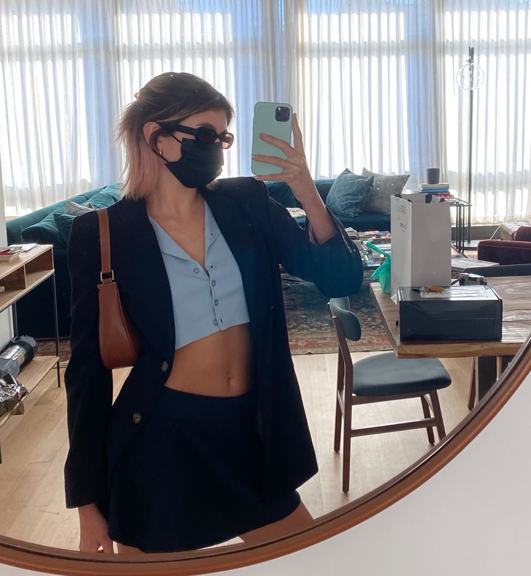 超模二代kaia gerber上了恋爱的小船?甜蜜约会腿精穿搭瞩目亮眼