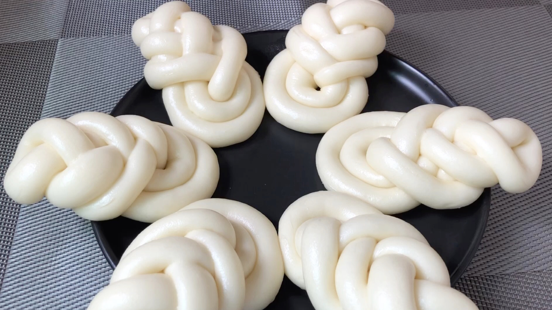 寓意吉祥如意的琵琶结做法,做成馒头模样,美食做出新花样