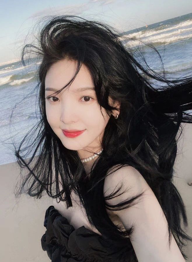 好看的章若楠头像