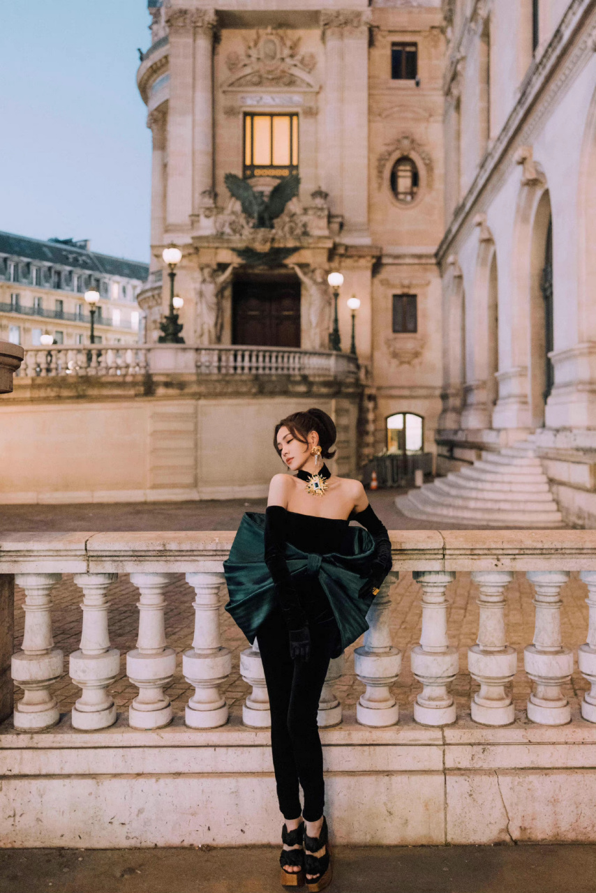 谢可寅  一字肩礼服配小脚裤   高跟鞋美jio丫