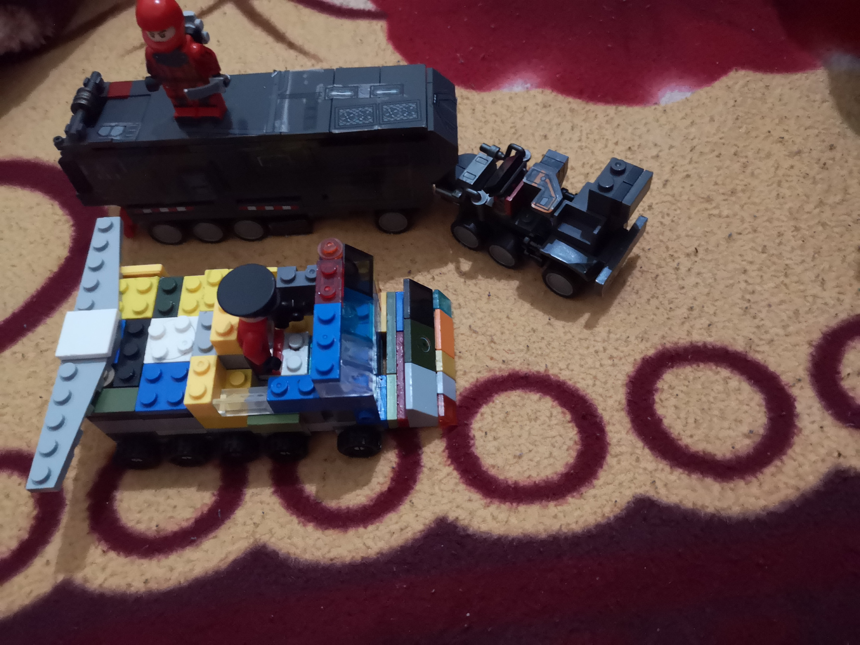 流浪地球武装警车和箱式运载车