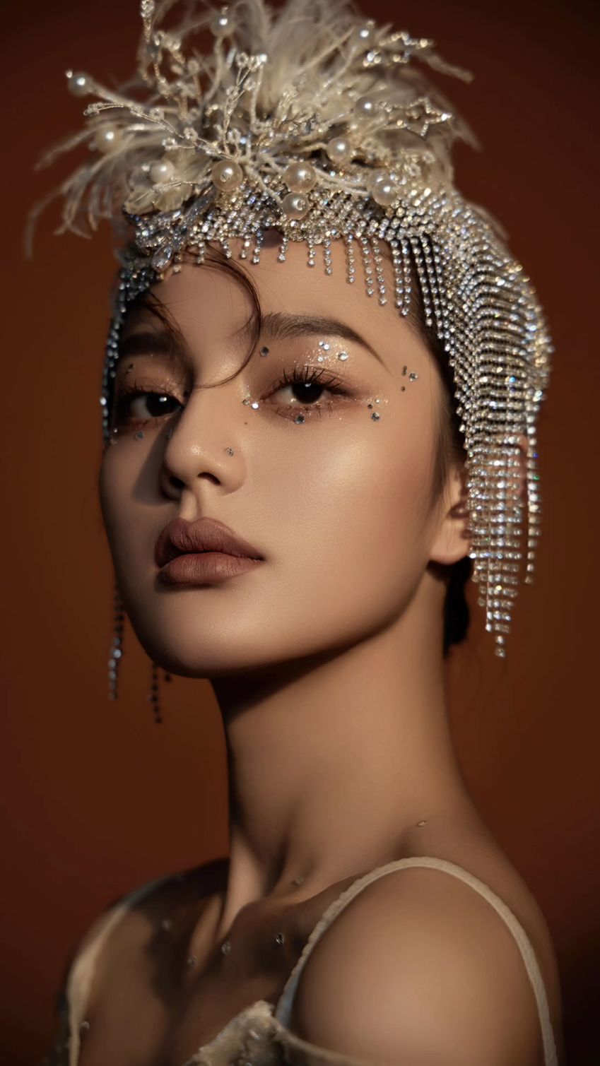 今日分享一款异域秀场风造型