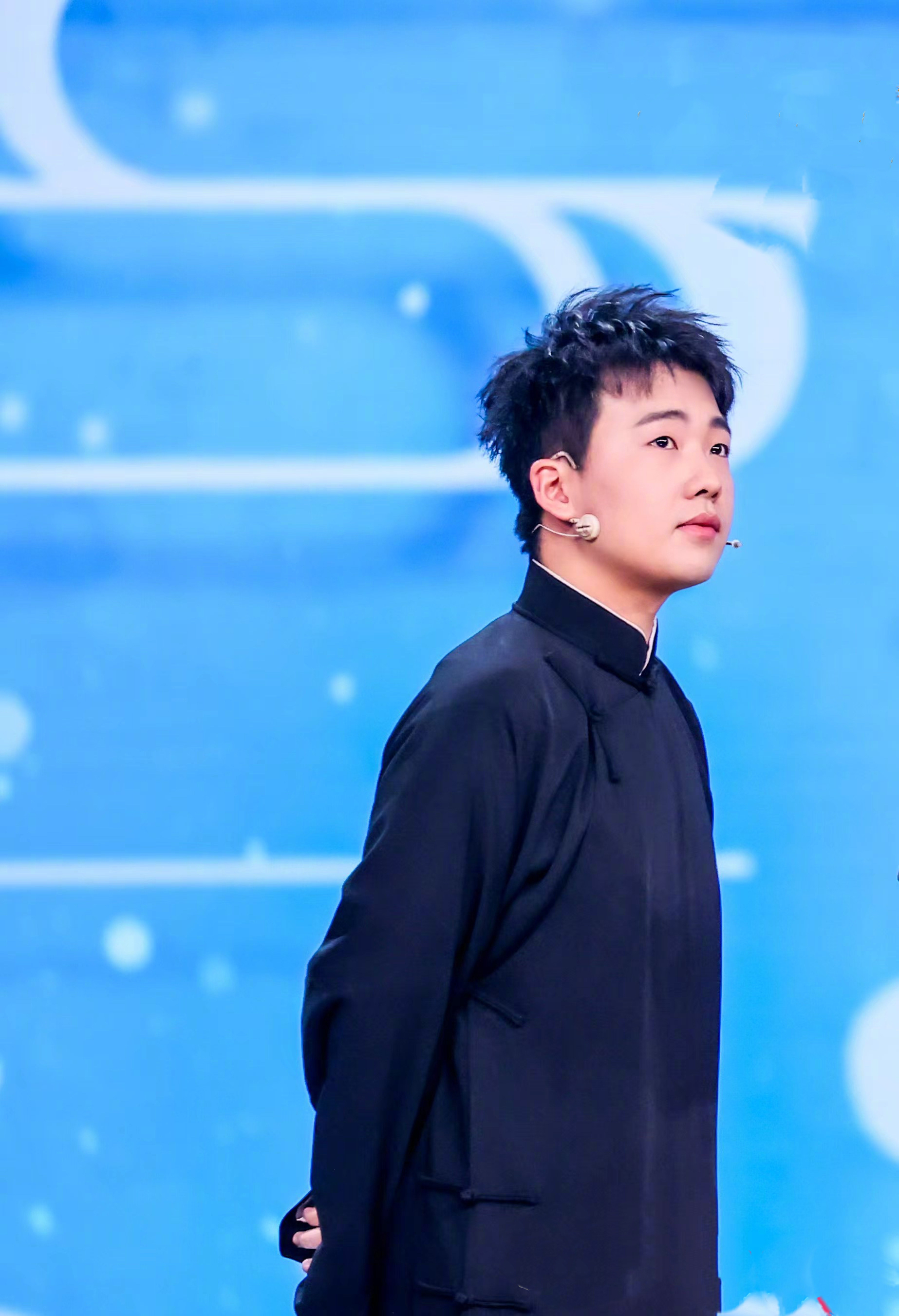 恋爱风波后郭麒麟首次现身,身材发福颜值暴跌,逐渐"父化"