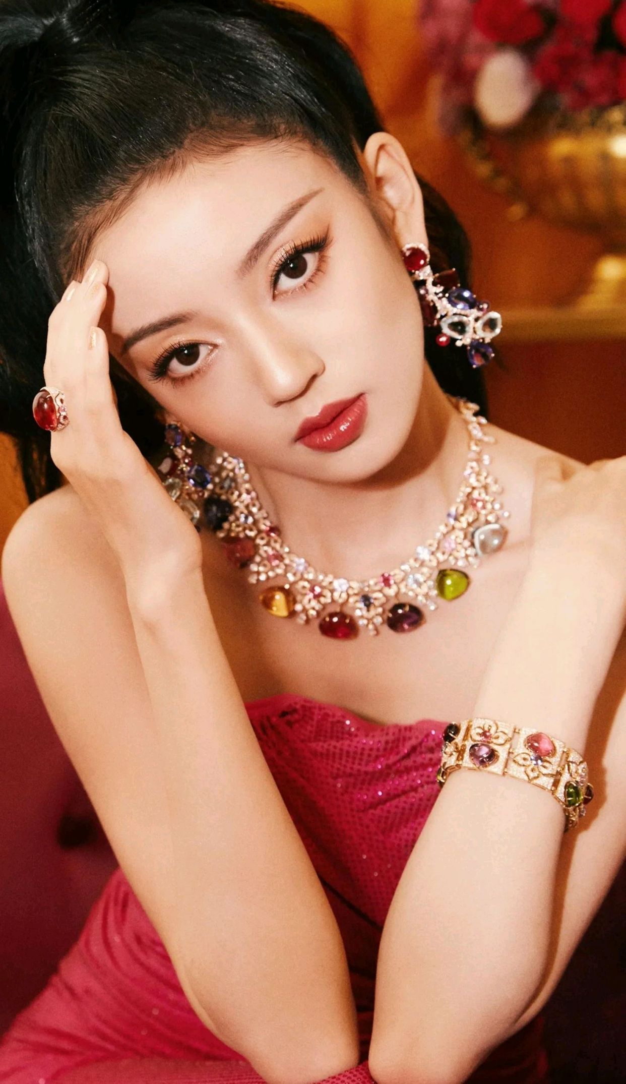 精美图集|何瑞贤精致美丽,气质优雅