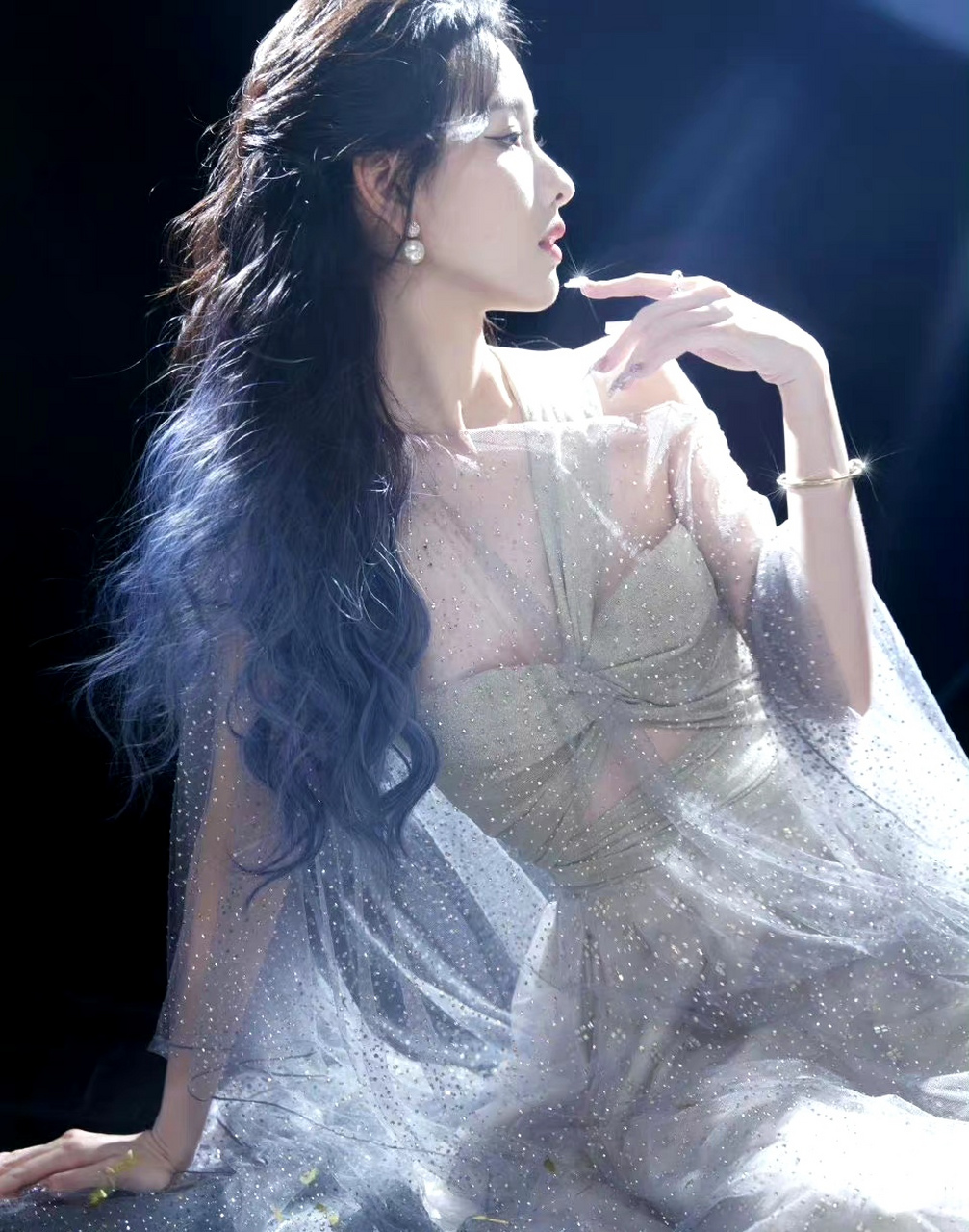 陈都灵蓝发人鱼姬