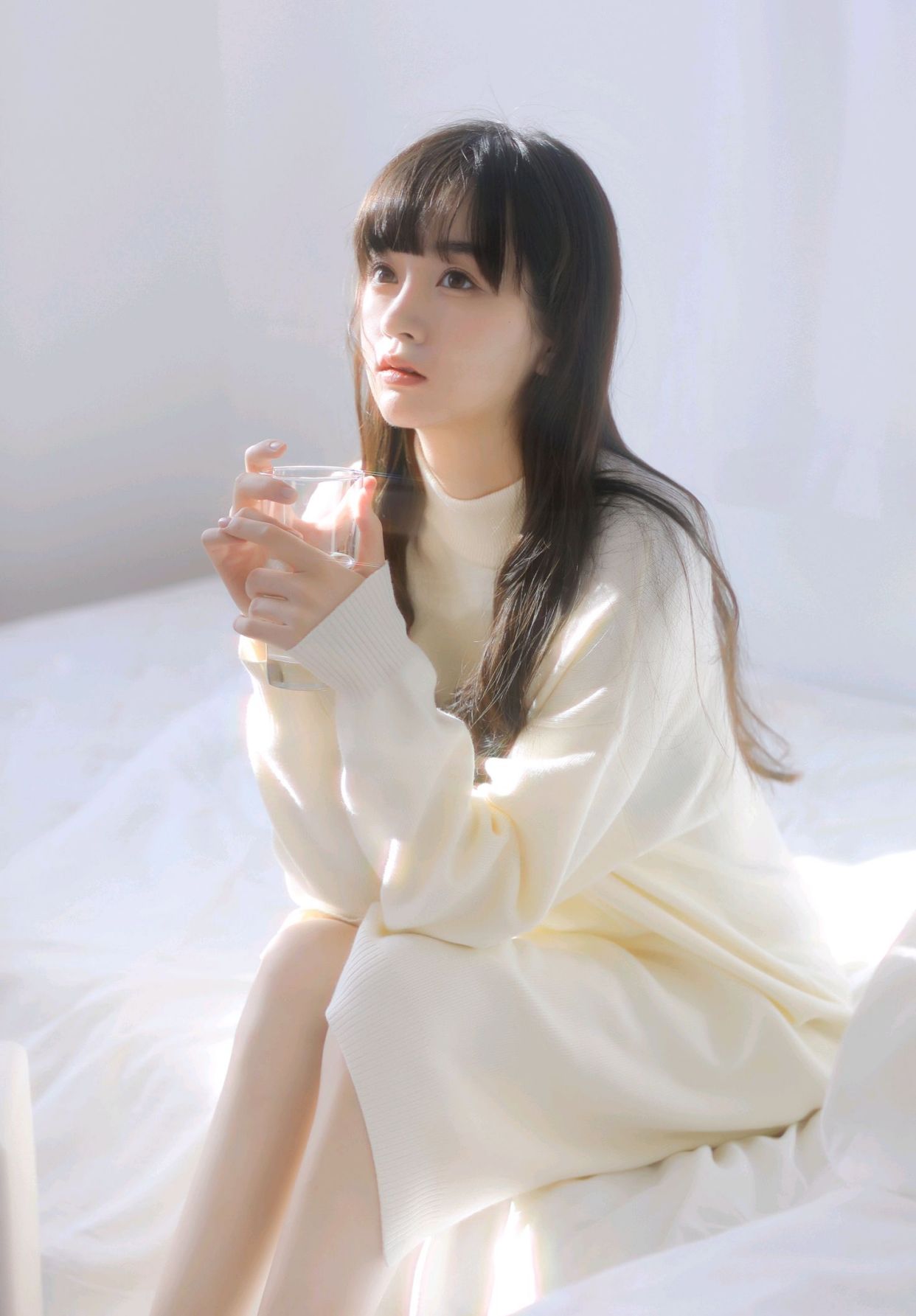 长发气质少女,回眸一笑