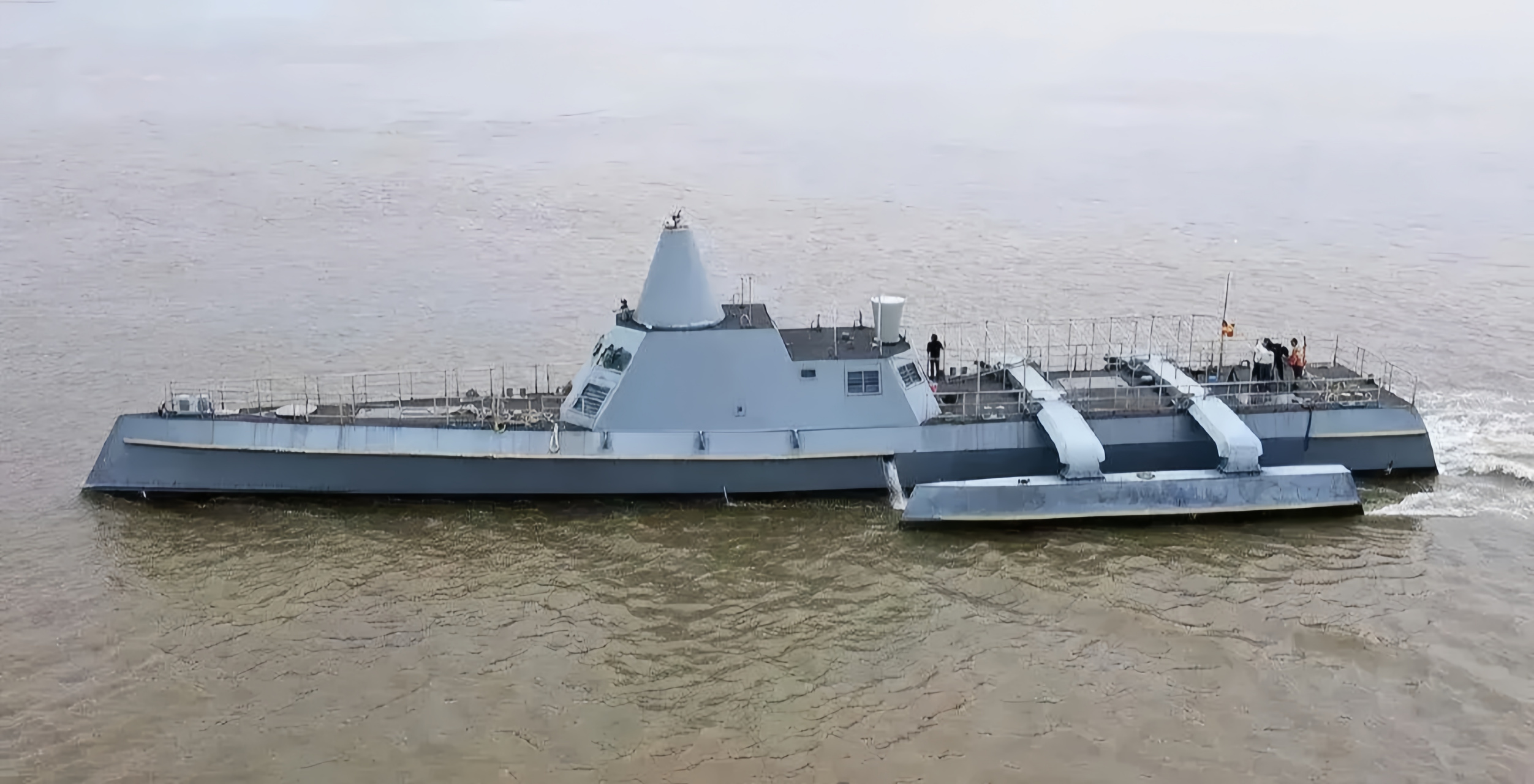 国产版ddg1000icon完成试航,官宣无人隐身舰亮相,可装垂发相控阵