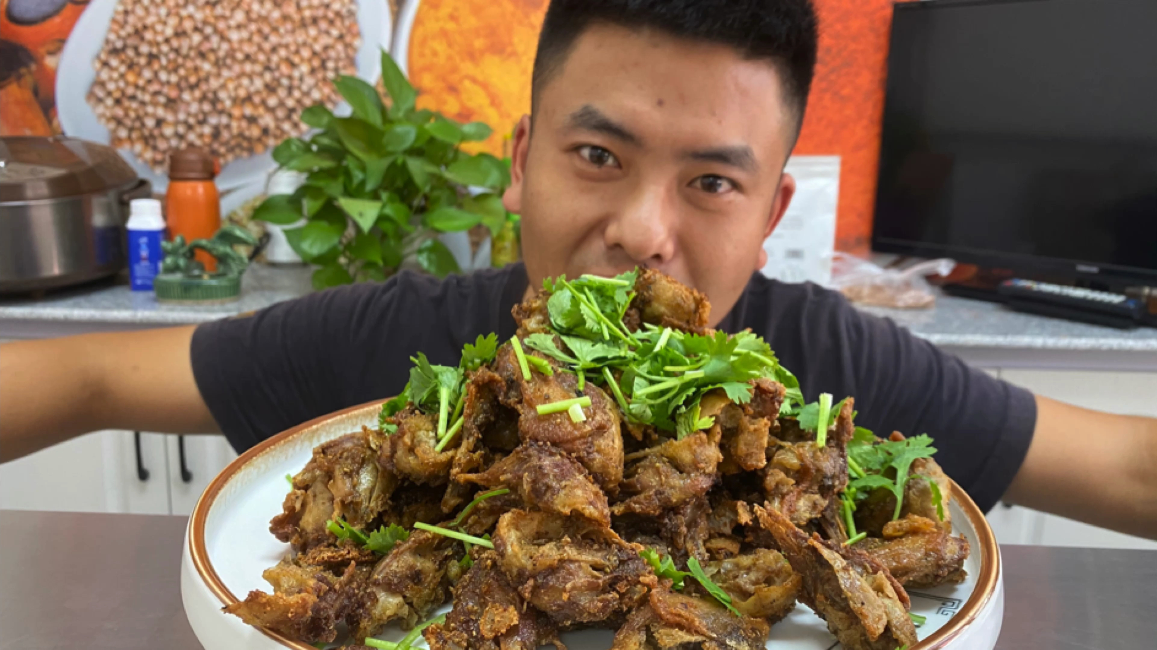 40只鸡头,做道“孜然鸡头”外焦里嫩,香味儿十足,简单喝一口