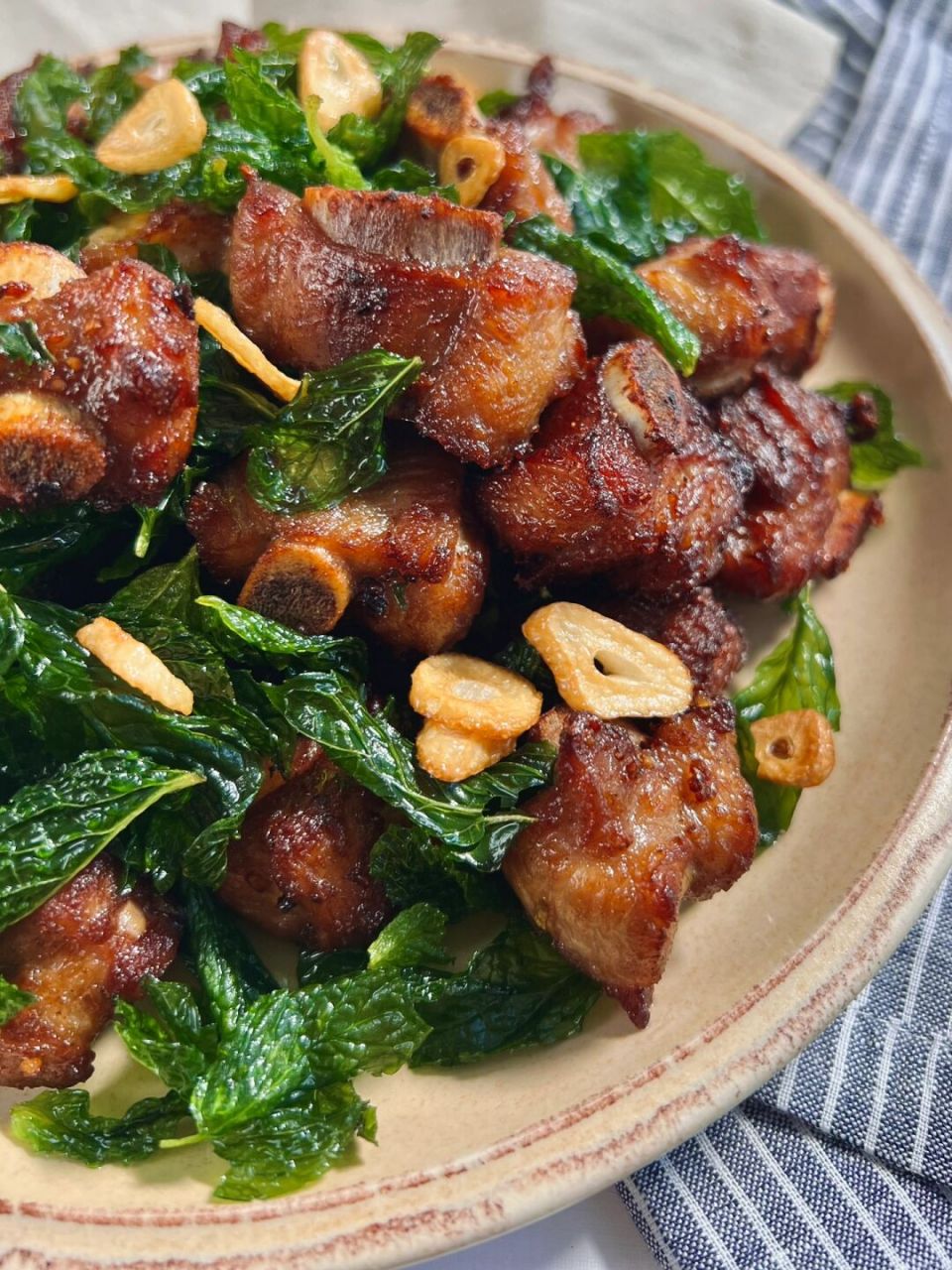 云南风味薄荷炸排骨94简单小食|||排骨炸到外焦里嫩,非常入味不油.