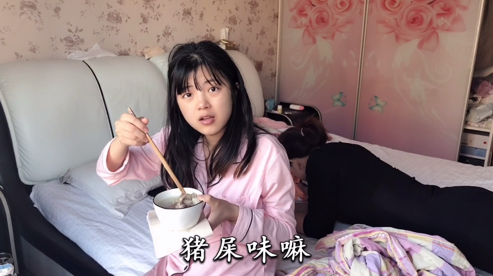 月子里公公亲自下厨,为沈沈炖黄豆猪蹄汤,网友:真羡慕你啊