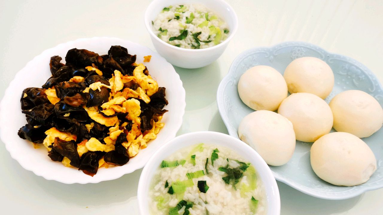 孩子不爱吃蔬菜!看看煮的田园蔬菜粥,既有绿色蔬菜,孩子又爱吃