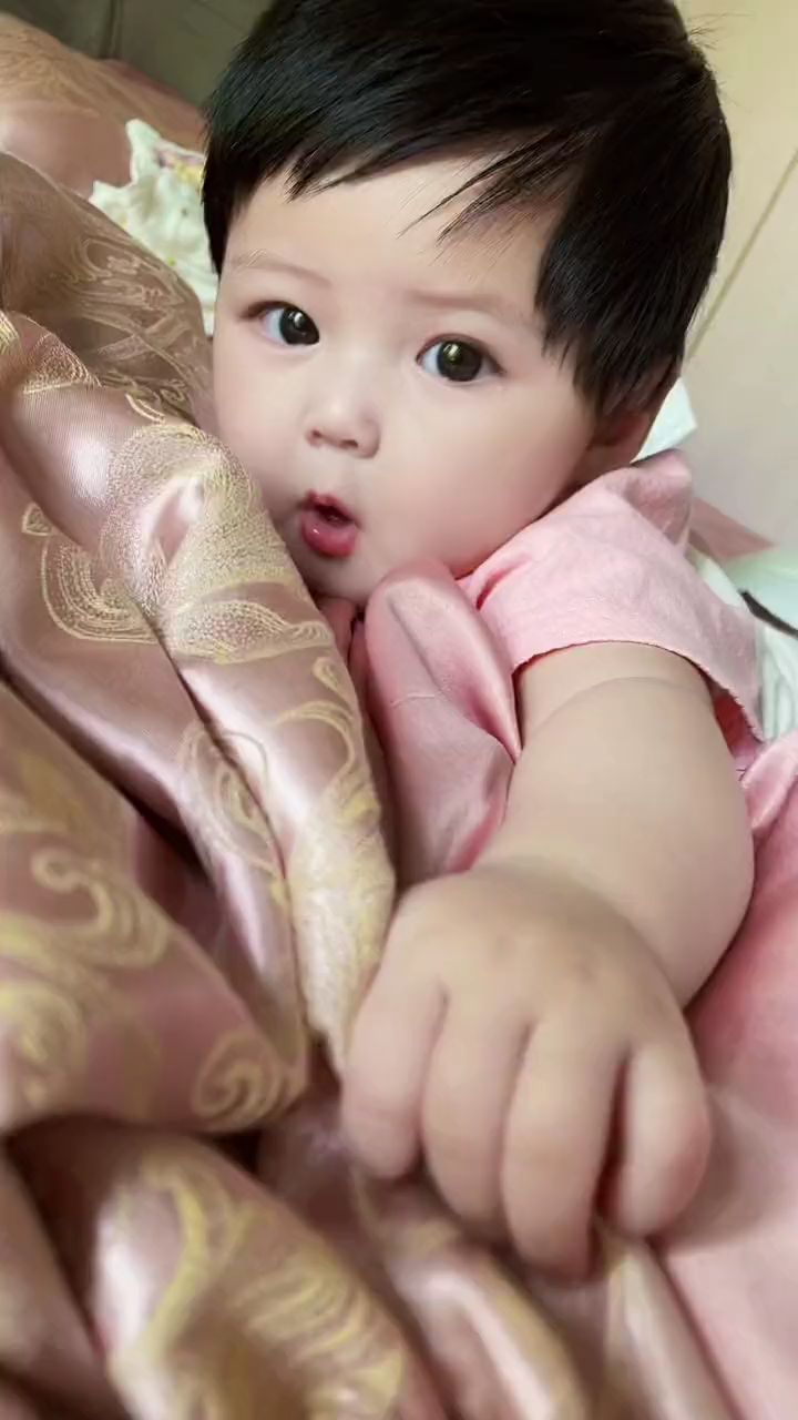 小娃娃太可爱了