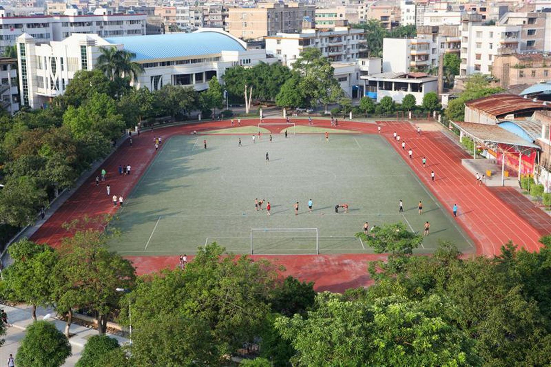 玉林市第一中学,简称玉林一中,创办于1923年,是广西壮族自治区示范性