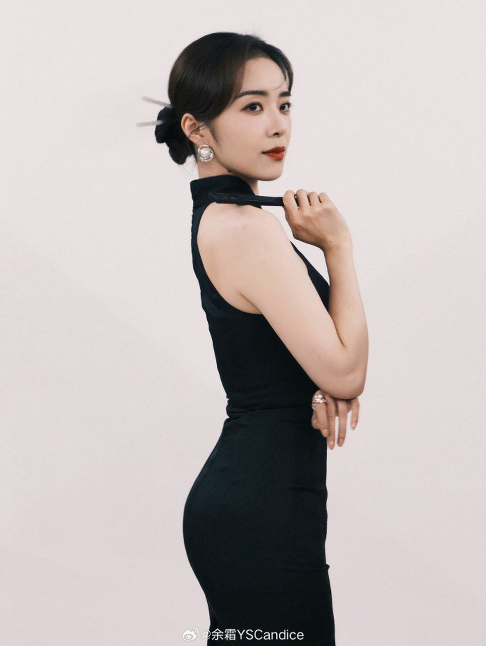 余霜阿姨这个s型身材,怎么顶?最美电竞主持人,没有意见吧?