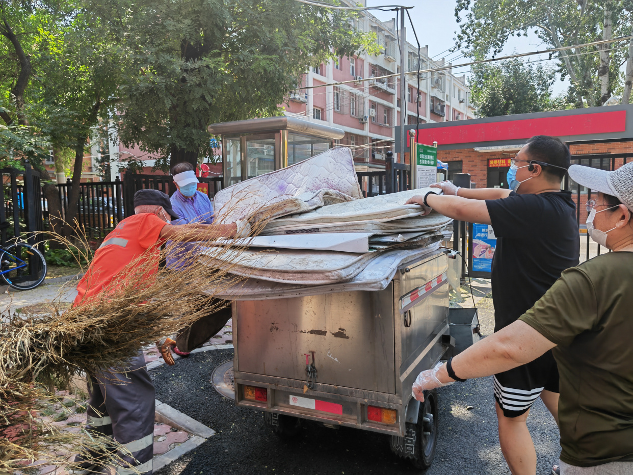 "驻"进心里 "帮"出实效——公园北社区第一书记:李洪刚