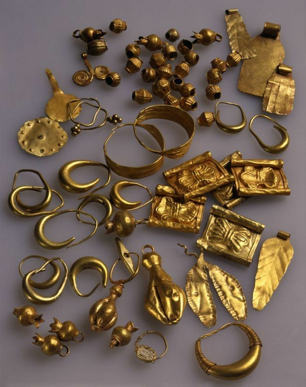 4克,「半舍客勒」的金鼻环重5.