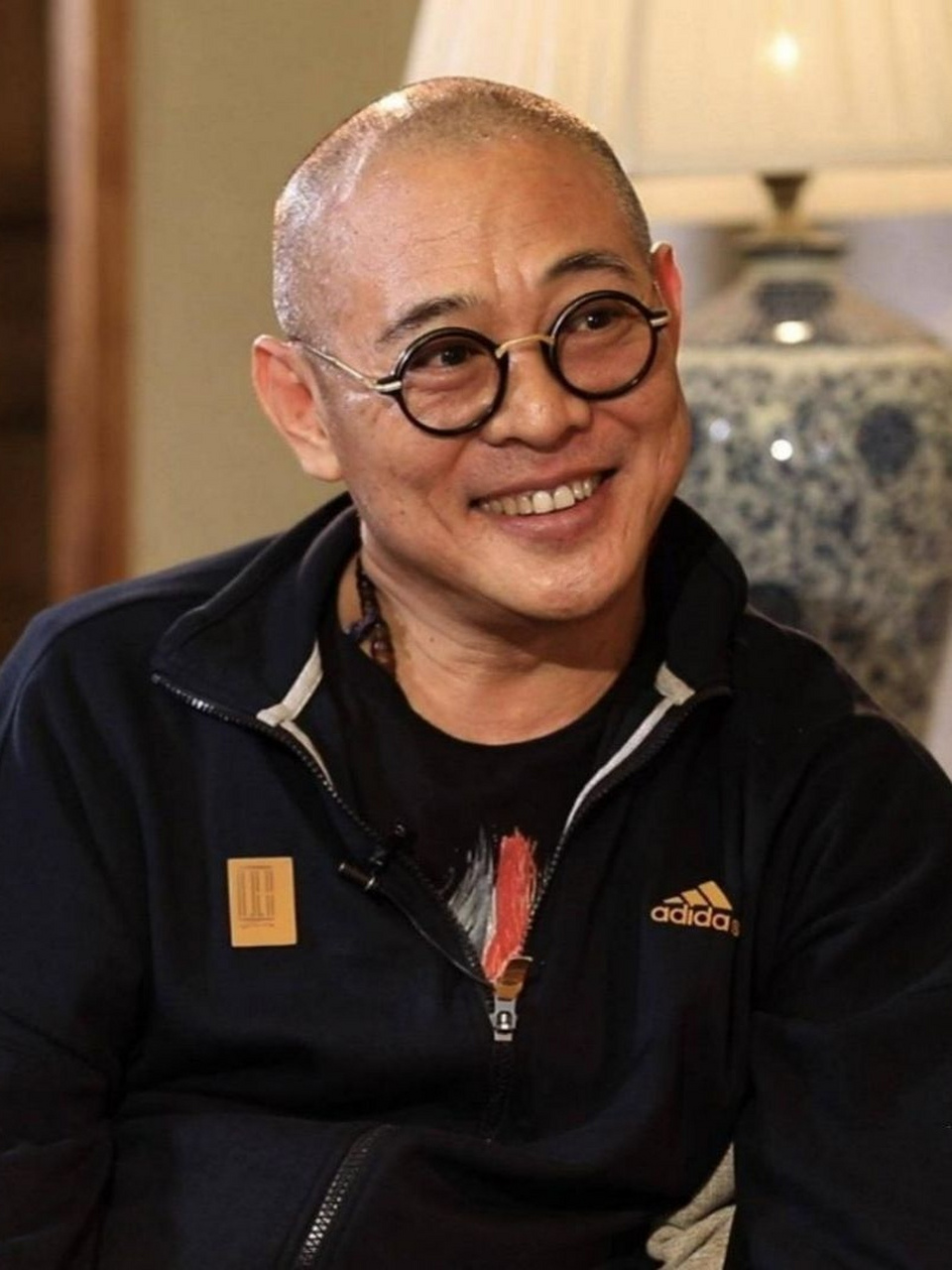 近日,李连杰在宣传自己新书的时候,在采访中自曝已经向利智交代好了后