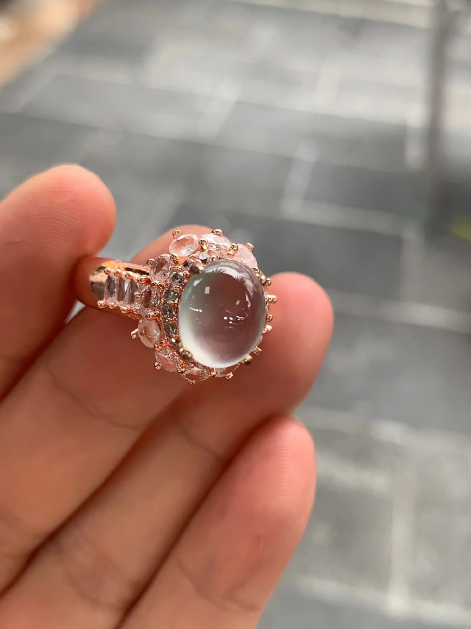 点击头像看直播# #翡翠# 高冰玻璃戒面,老坑种强荧光,质地纯净,无