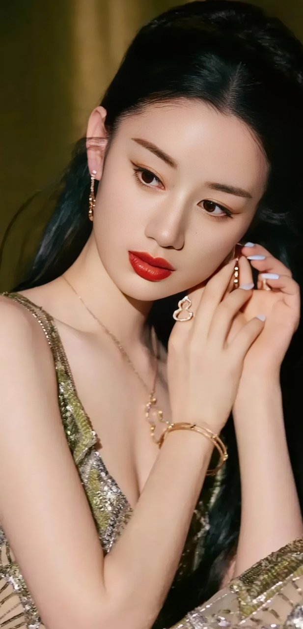 郭晓婷金色吊带礼服长裙造型优雅美丽#娱乐大赏# #惊艳瞬间# #一眼