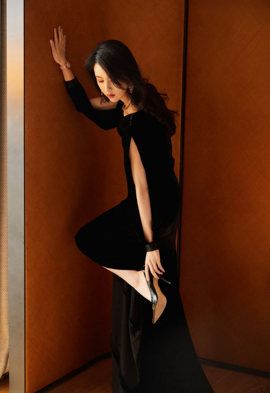 陈都灵# 甜美清纯的容颜,窈窕曼妙的身材,性感妖娆的小蛮腰,婀娜多姿