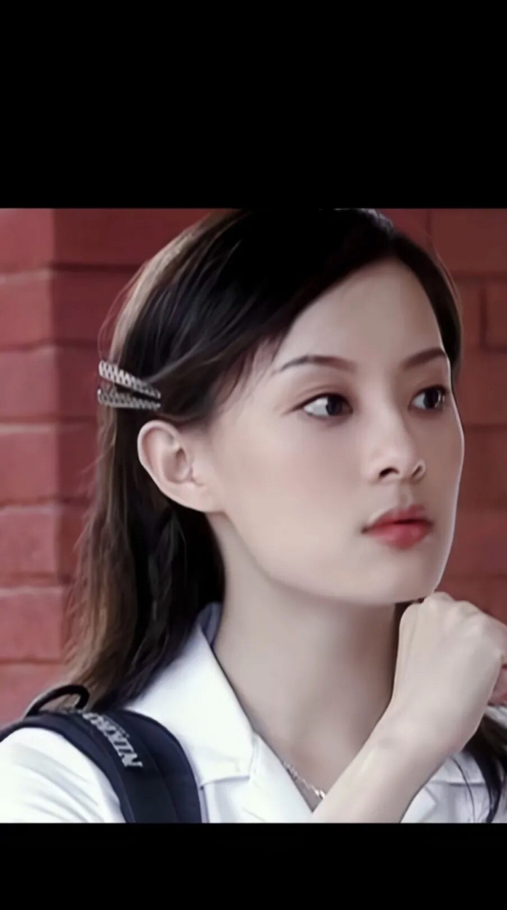 被孙俪年轻时的颜值惊艳到了吧?唯一的缺点就是这眼神太凶了点!