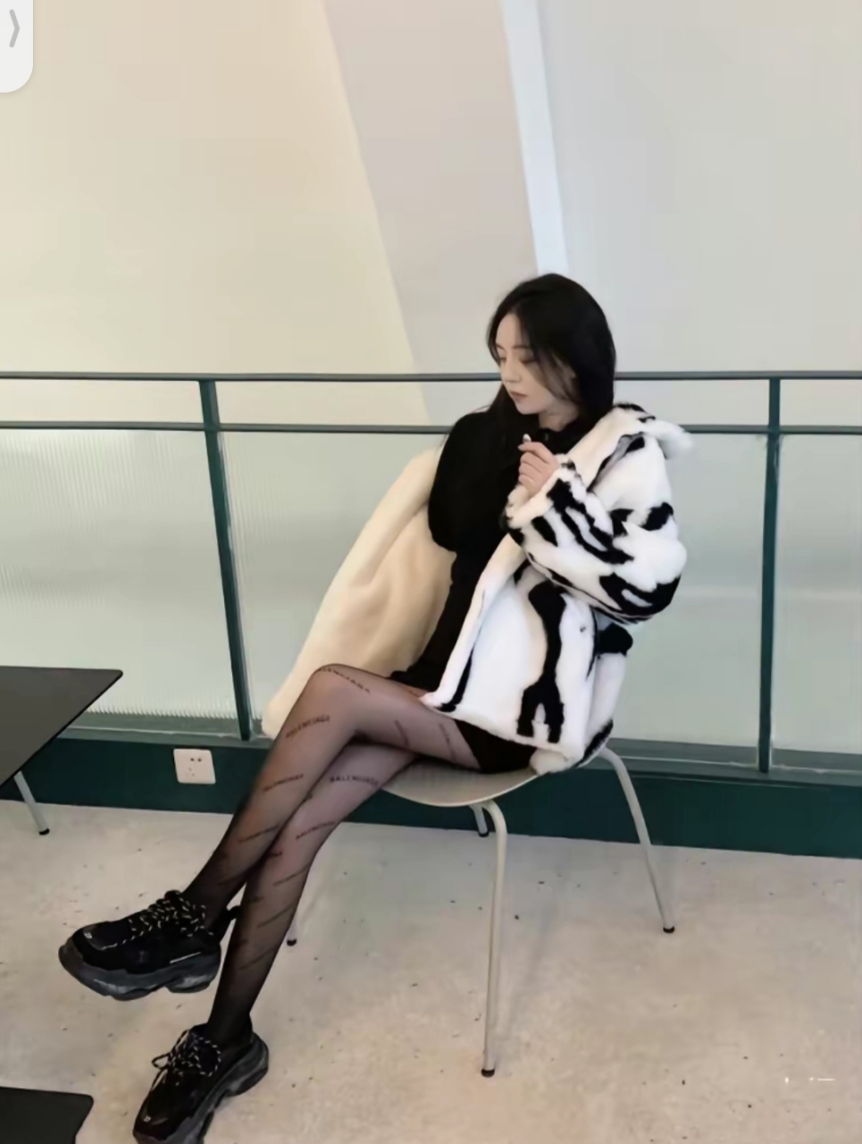 巴黎世家字母丝袜,今年超级流行,不要错过哦