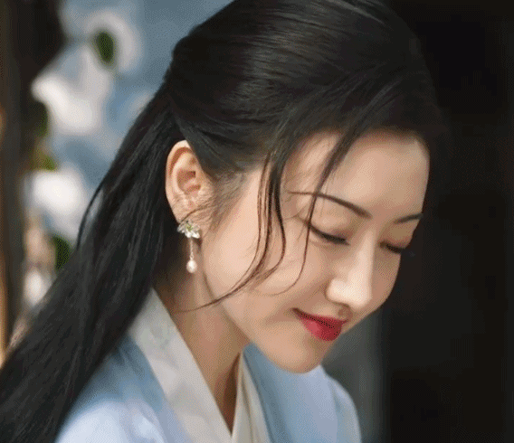 大甜甜终于找到适合自己的路线了?司藤出圈,细眉女王美出新境界