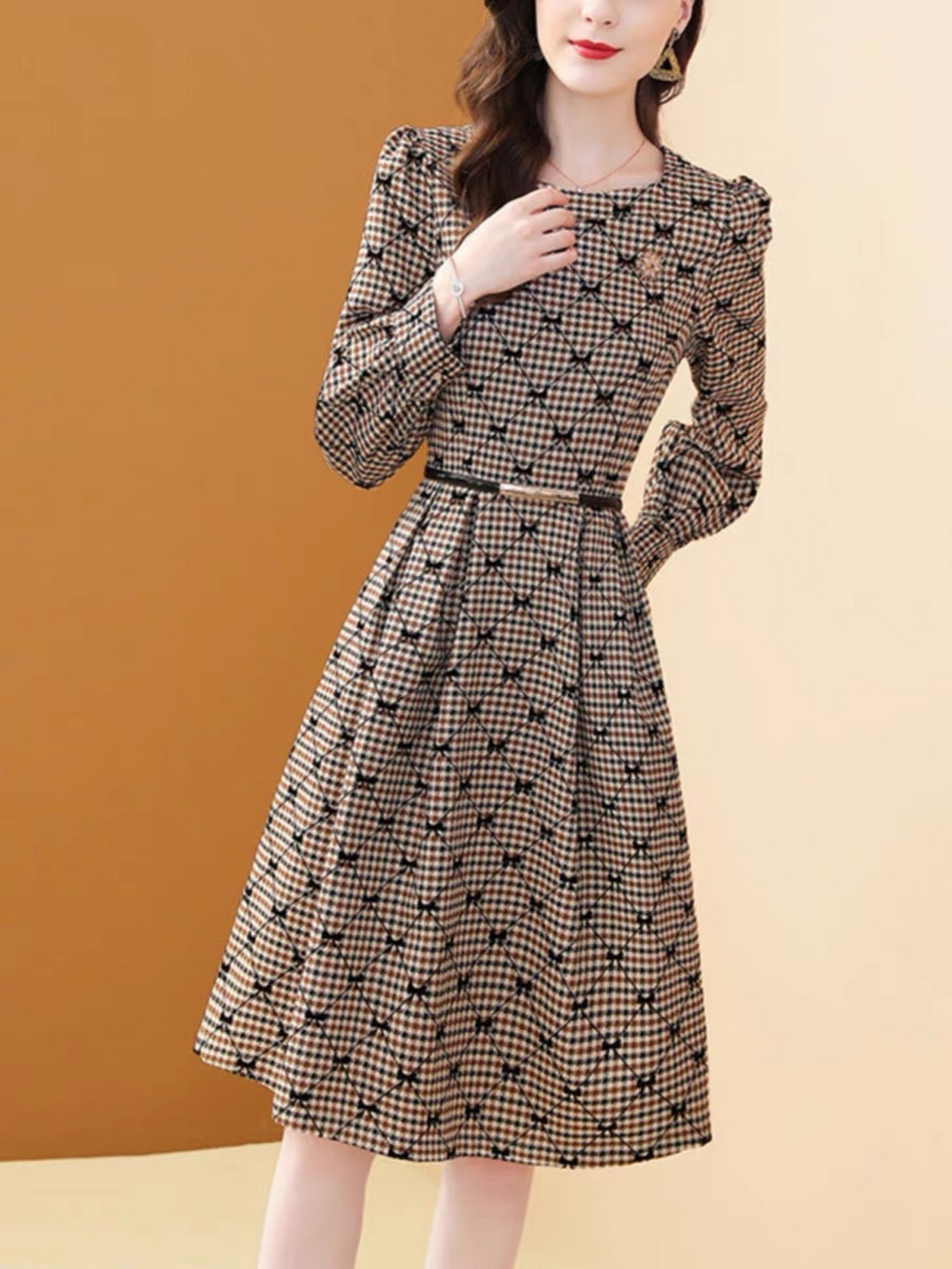 国际大牌方领格子提花连衣裙. #时尚穿搭