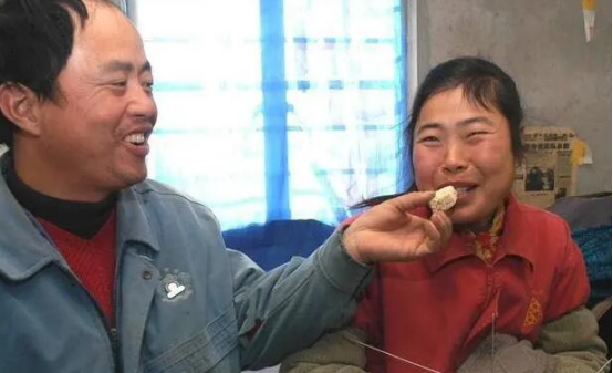 故事:本为冲喜不情不愿嫁傻子,结果被团宠了,傻子老公:我爱你