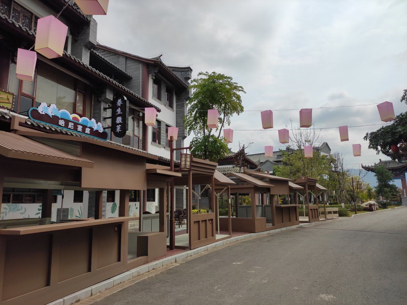 蒙自过桥米线小镇太冷清了,是我旅行去过国内同类型仿古商业小镇中最