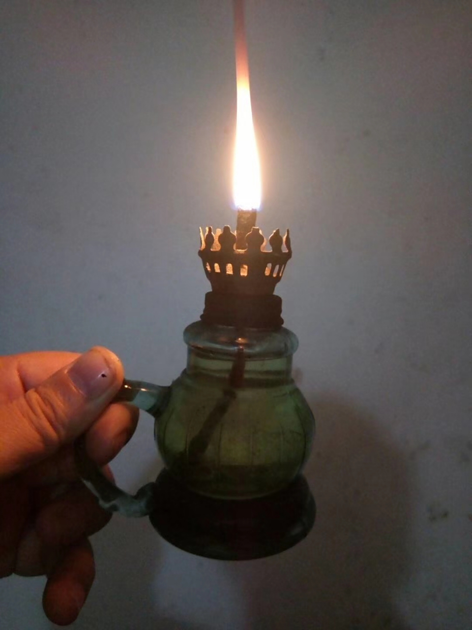 这盏煤油灯倒不经意间勾起的儿时美好的回忆