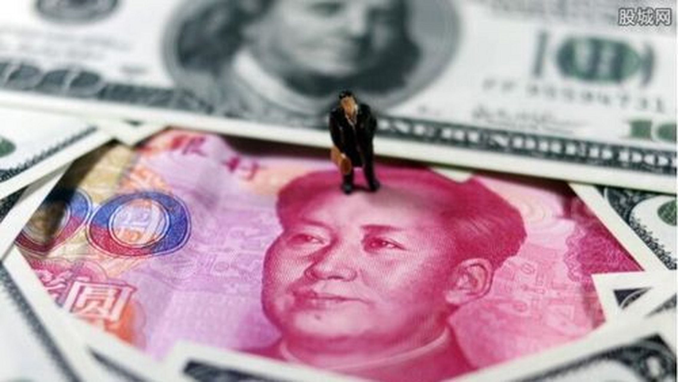 根据外汇市场情况,2021年5月17日人民币兑美元中间价下调242个基点,为