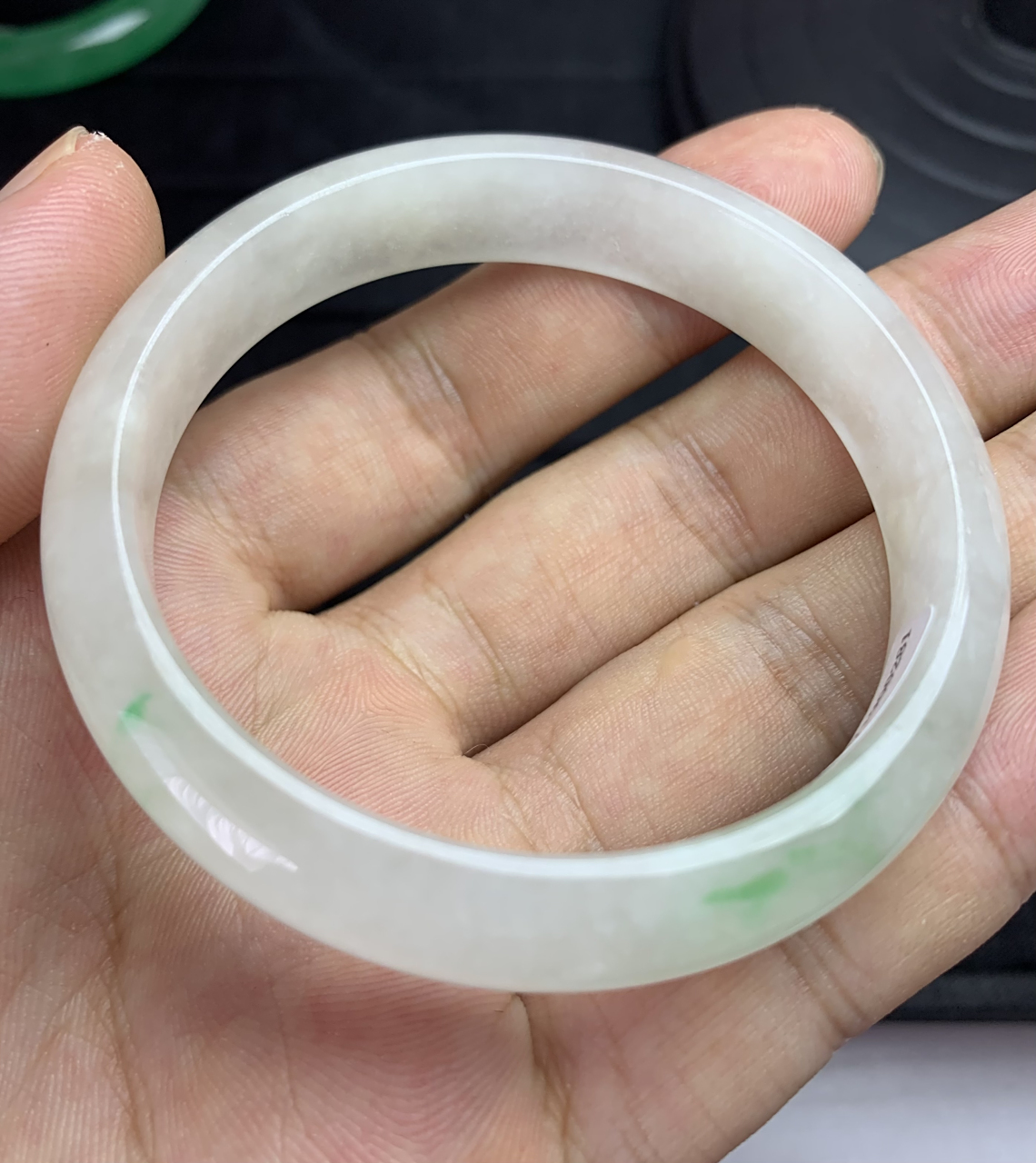 实体店2500买的翡翠手镯,复检居然是翡翠处理,即酸洗注胶翡翠!