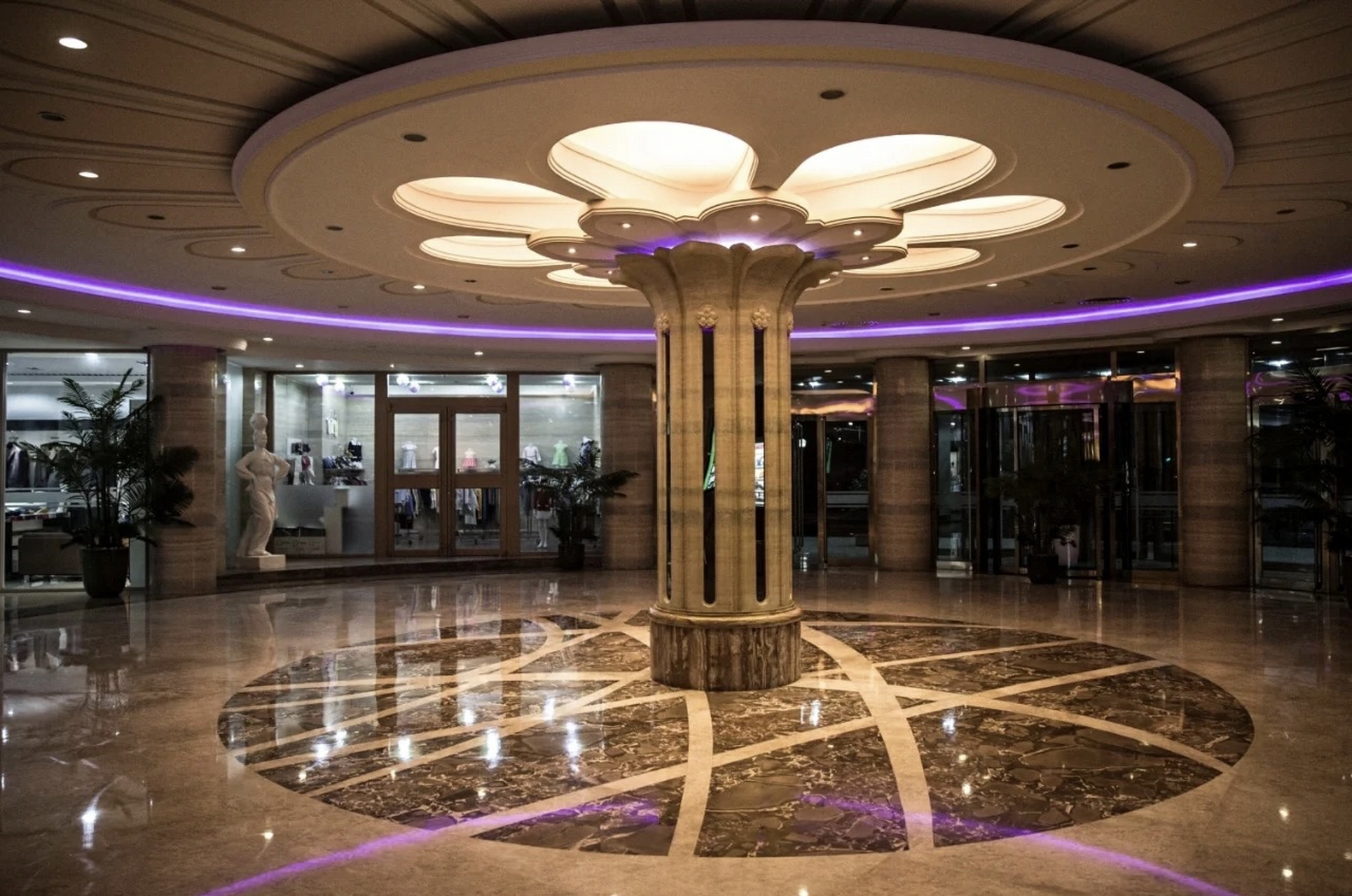 朝鲜人眼中的天价饭店:朝鲜平壤的海棠花馆,是朝鲜最贵的饭店,饭店