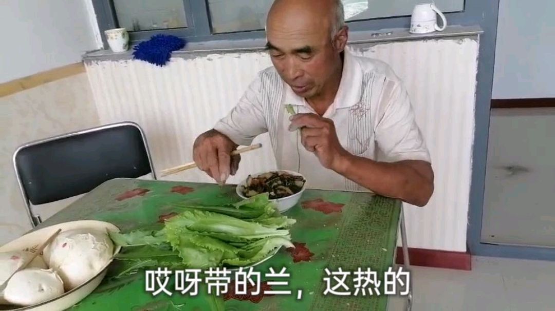 [图]实拍农村受苦人的生活,忙完营生,吃一碗土豆白菜大烩菜