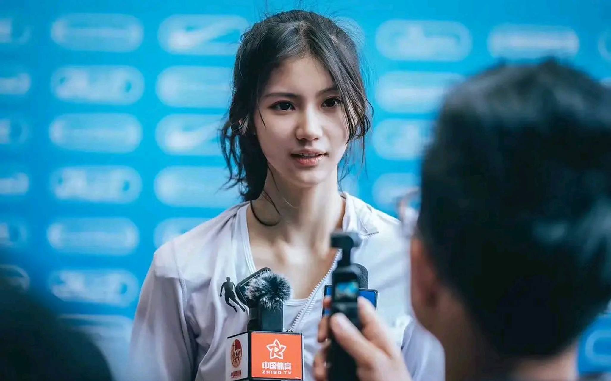 新晋出炉的冠军——中国田径女神夏思凝,在全锦赛100米栏夺冠真的太丝