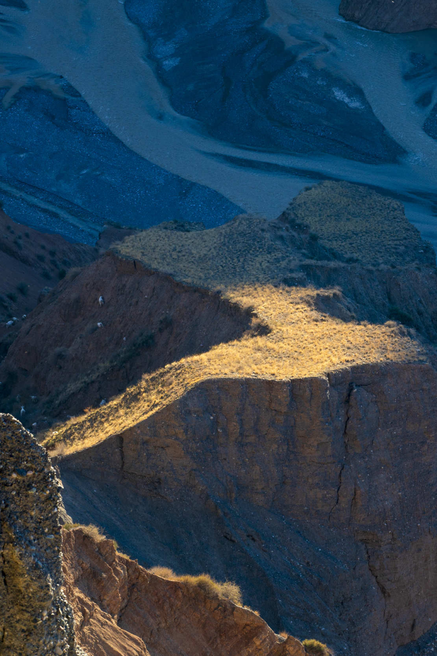 安集海大峡谷的美,让人觉得震撼#旅行# #旅游# #暖冬好物大赏