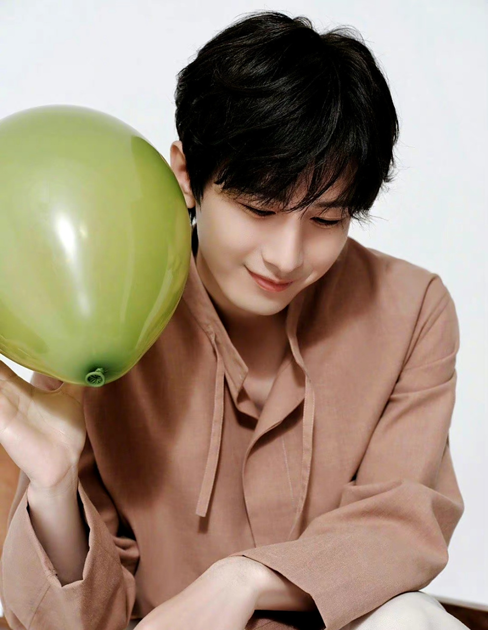 成毅33岁生日写真照,满满的祝福送给最好的你,成毅生快啦