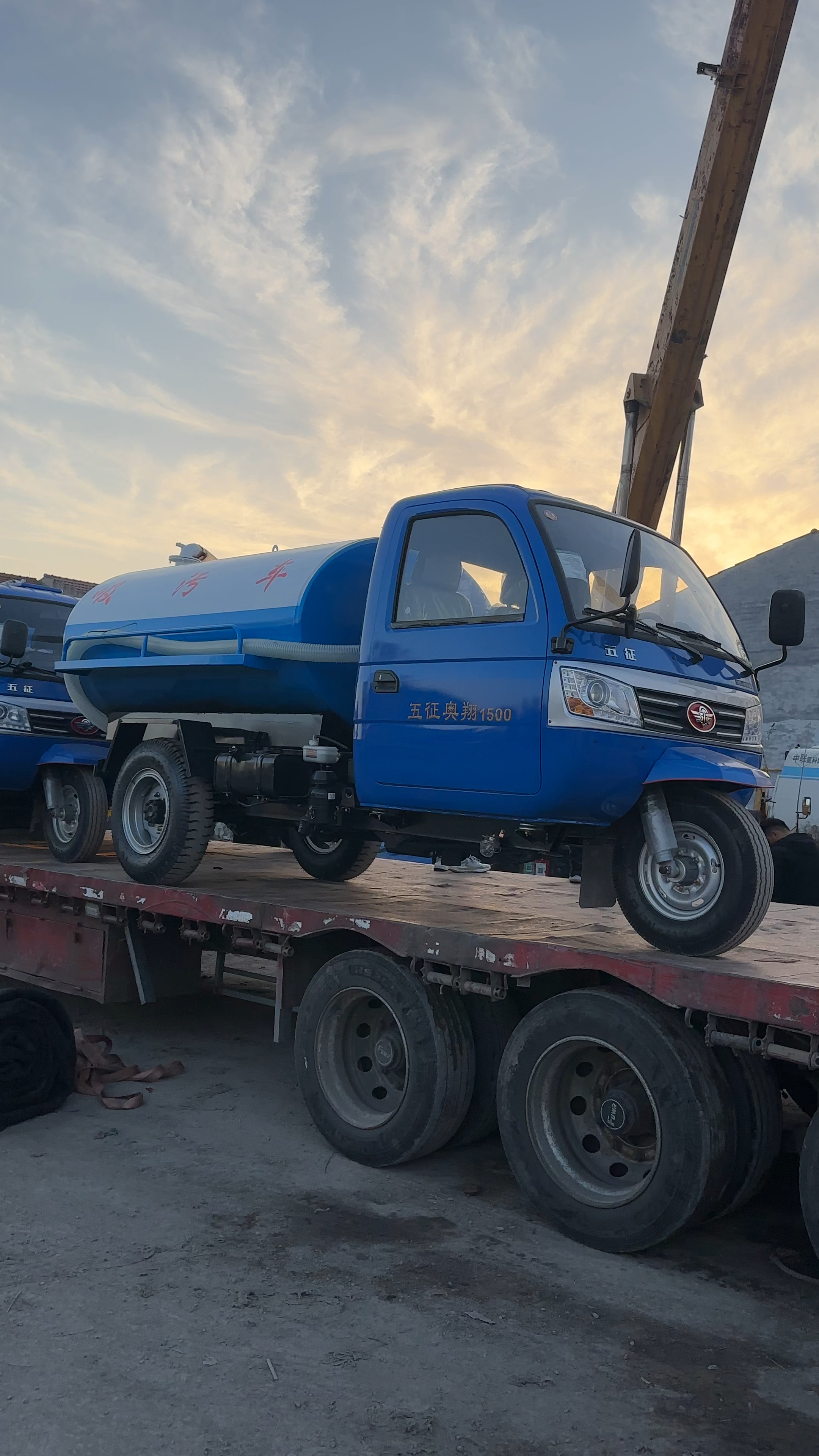 柴油三轮吸粪车五征全封闭抽粪车