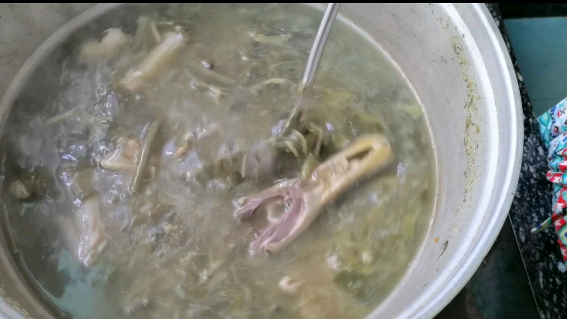 气温变化感冒了,炖锅老鸭汤,究竟是嘴馋还是食疗?