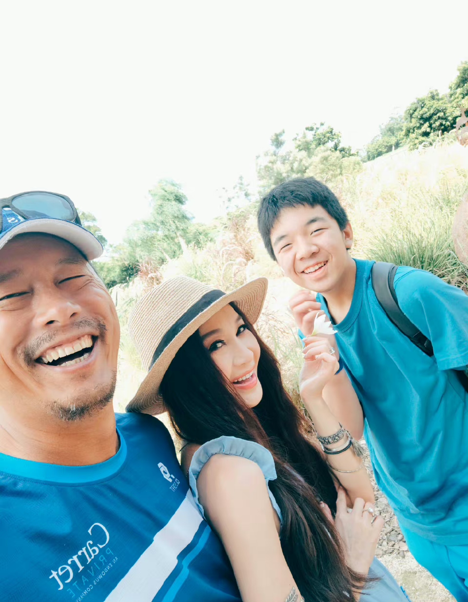 温碧霞和老公的合照