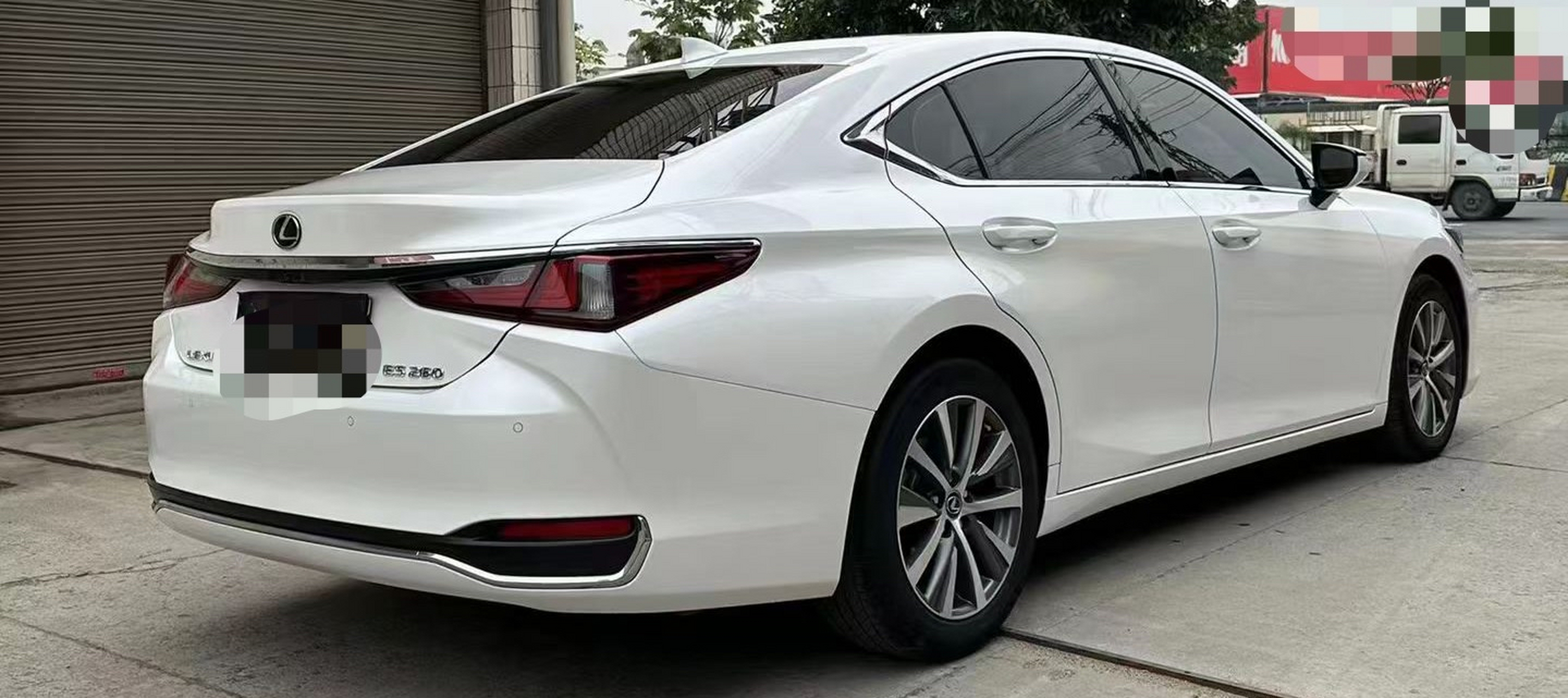 2019年上牌  雷克萨斯es260卓越版2.5排量,官方油耗6.