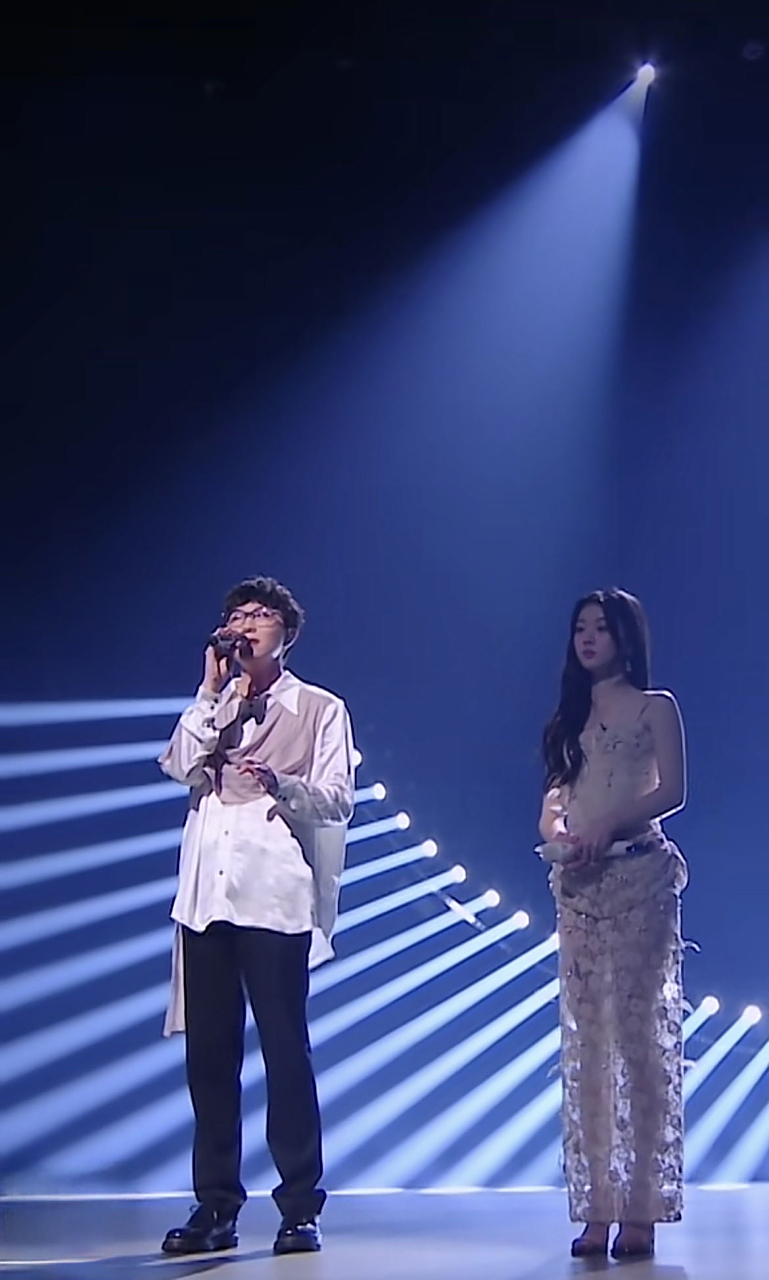 毛不易身高180多 单依纯多高啊?怎么看起来差不了多少[捂脸]